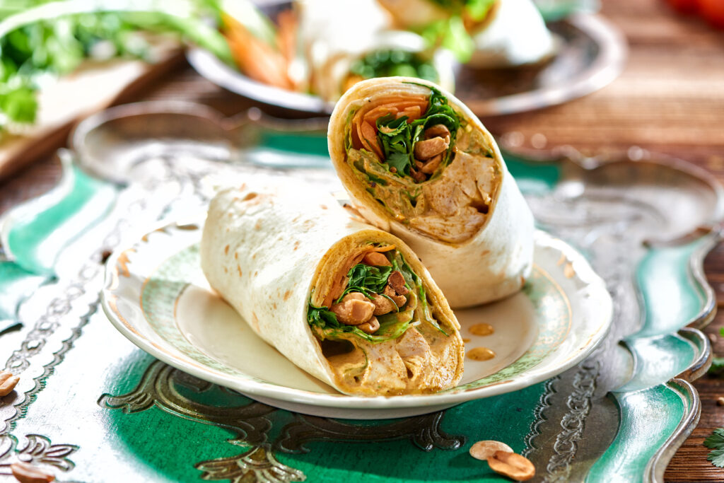 Wraps au poulet, curry et salade sauce Tandoori