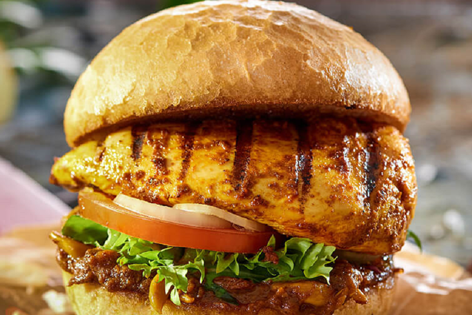 Burger de poulet Tikka Masala au barbecue